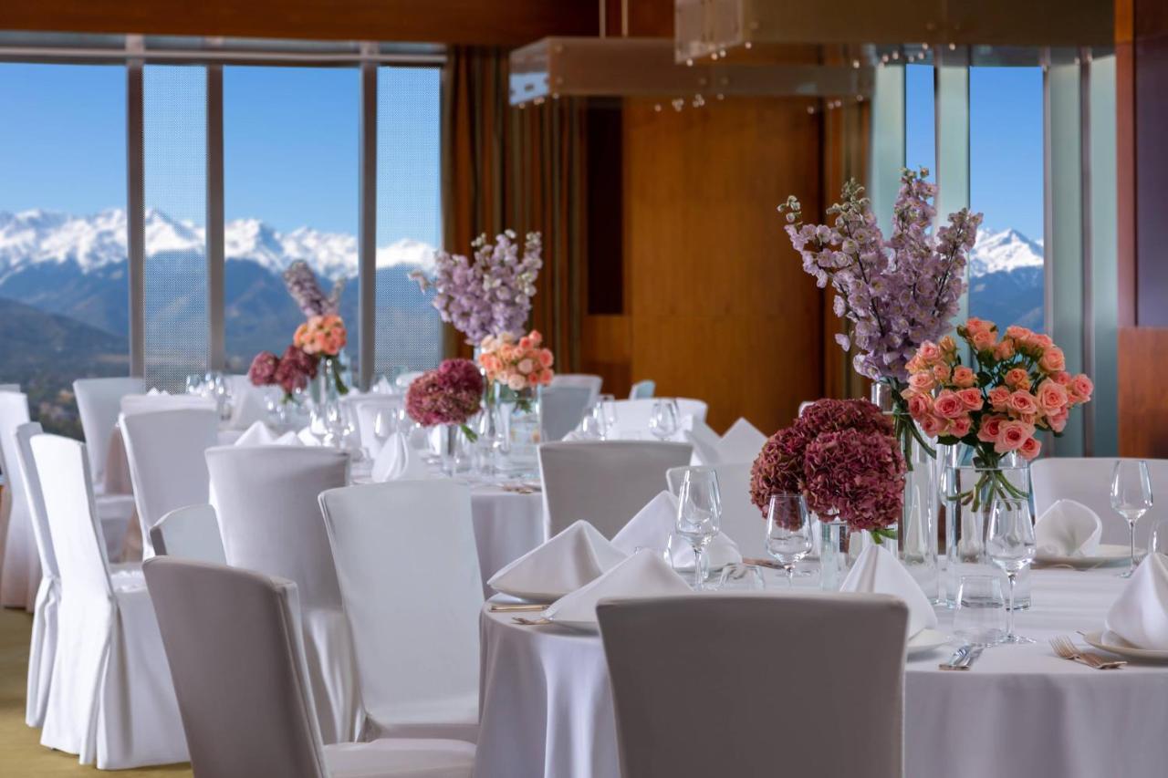 Hotel The Ritz-Carlton, Almaty Exteriér fotografie