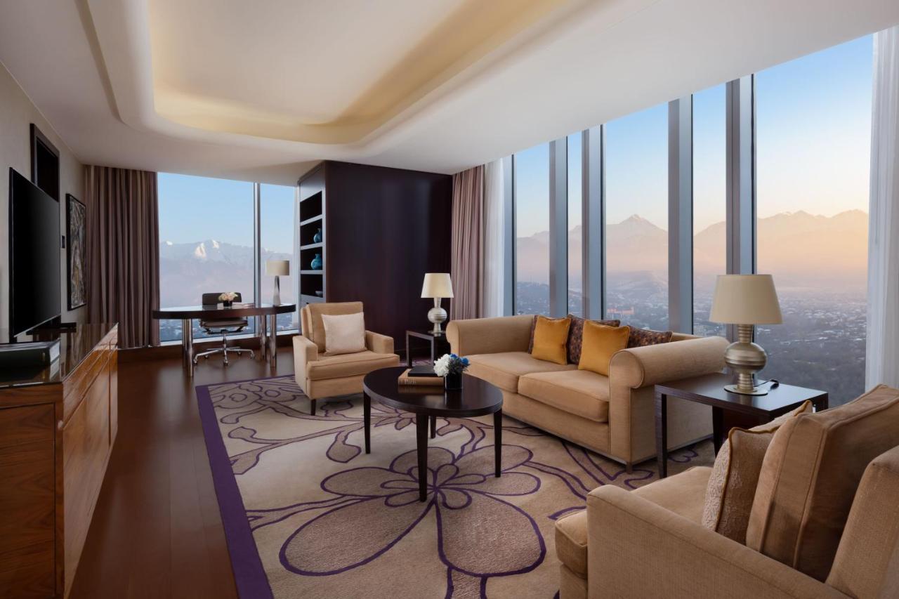 Hotel The Ritz-Carlton, Almaty Exteriér fotografie
