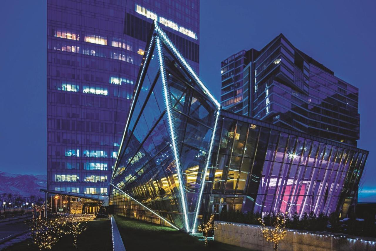Hotel The Ritz-Carlton, Almaty Exteriér fotografie