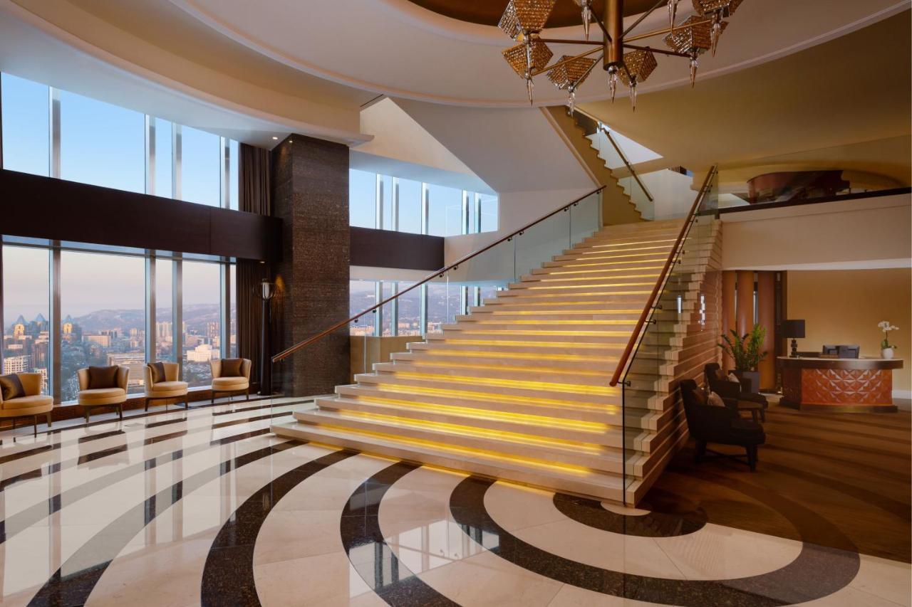 Hotel The Ritz-Carlton, Almaty Exteriér fotografie