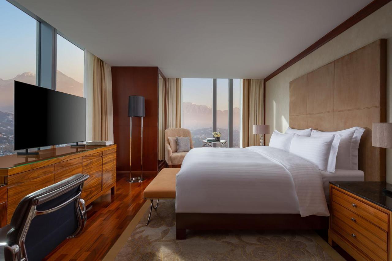 Hotel The Ritz-Carlton, Almaty Exteriér fotografie