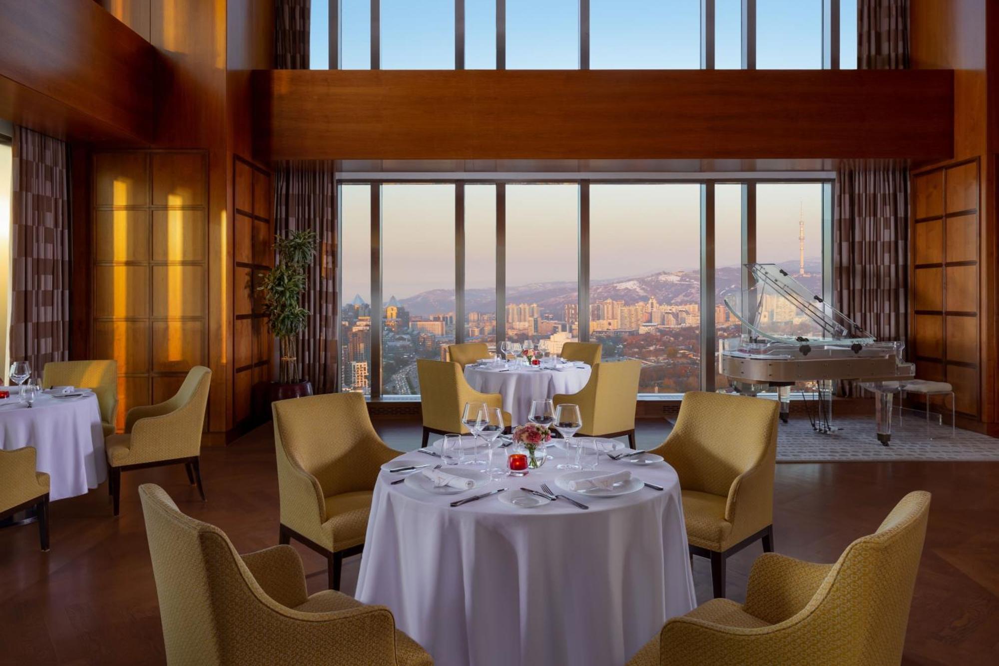 Hotel The Ritz-Carlton, Almaty Exteriér fotografie